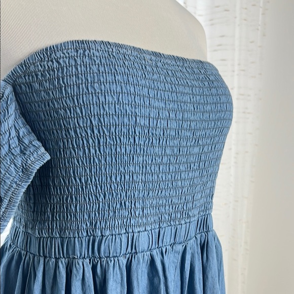 Elegant Blue Off-Shoulder Maxi Dress - Picture 2 of 5